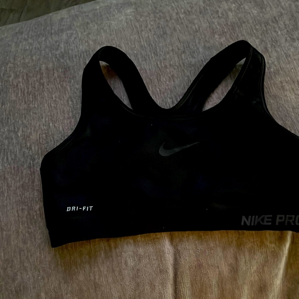 Nike pro sports bra